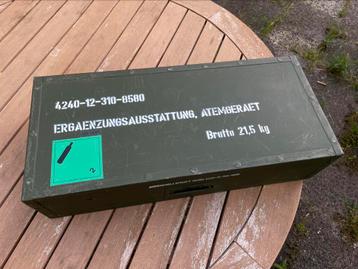 Duitse leger kist doos 1974 ademapparaat beschikbaar voor biedingen