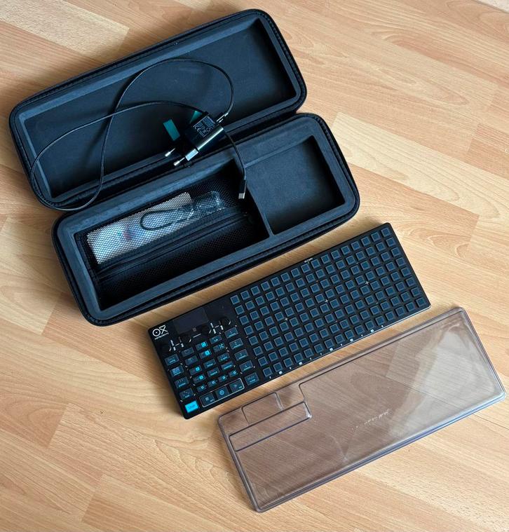 Oxi one black + gigbag + decksaver + voeding + midi kabel, Muziek en Instrumenten, Midi-apparatuur, Zo goed als nieuw, Ophalen of Verzenden