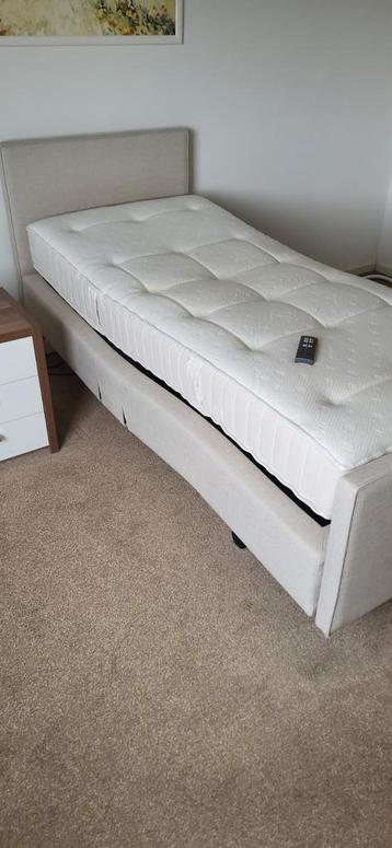 Elektrisch verstelbaar bed 90x200 beschikbaar voor biedingen