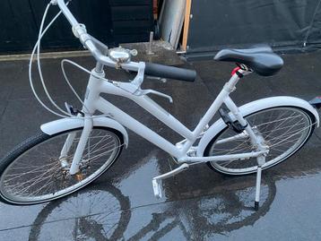 Dames fiets beschikbaar voor biedingen