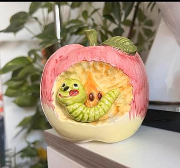 Zeldzame Japanse bloempot - Appel met worm beschikbaar voor biedingen