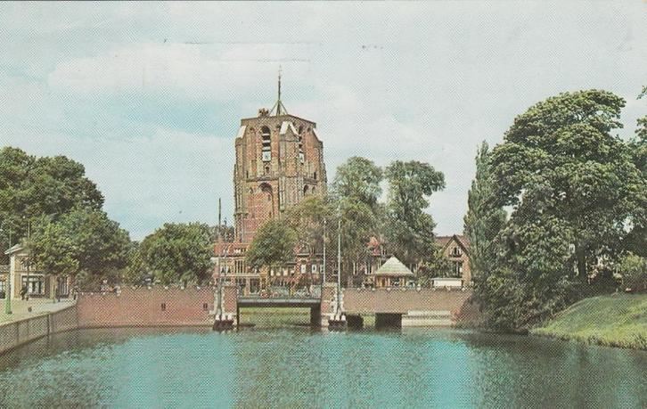 LEEUWARDEN Vrouwenpoortsbrug met Oldehove kl.f., Verzamelen, Ansichtkaarten | Nederland, Gelopen, Friesland, 1960 tot 1980, Verzenden