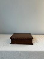 Vintage houten opbergdoos met geschulpte deksel l22cm, Minder dan 50 cm, Eikenhout, Minder dan 50 cm, Ophalen of Verzenden