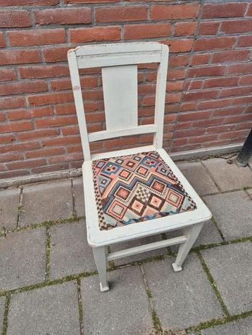 Retro stoel beschikbaar voor biedingen