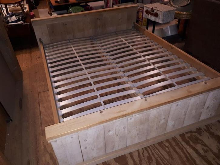 Tweepersoonsbed 160 X 200 van steigerhout met lattenbodems, Huis en Inrichting, Slaapkamer | Bedden, Gebruikt, Tweepersoons, 160 cm