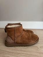 Ugg Chestnut mini Maat 37, Bruin, Lage of Enkellaarzen, Ophalen of Verzenden, Gedragen