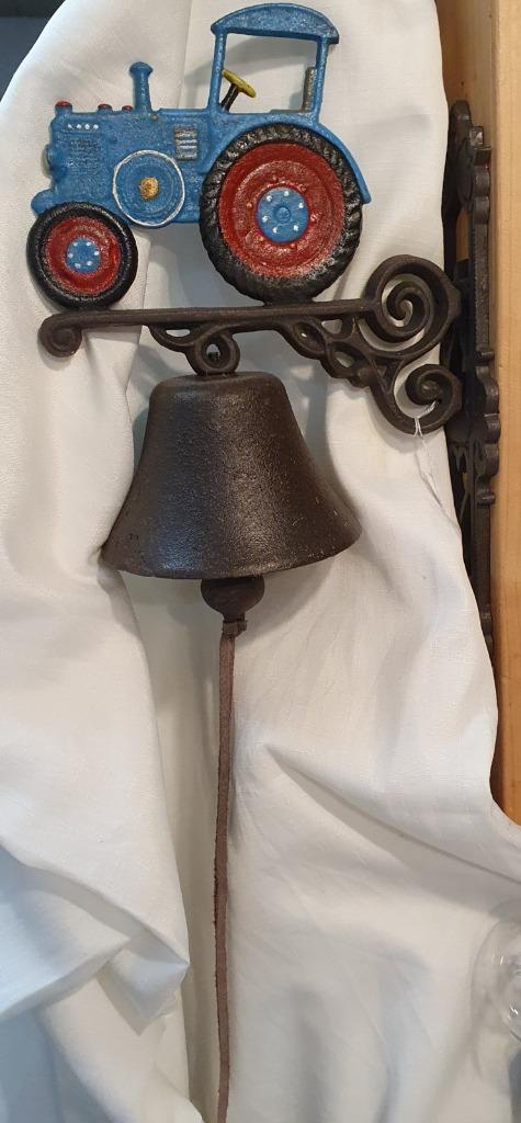 Deurbel met tractor als decoratie van metaal, Huis en Inrichting, Deurbellen, Nieuw, Ophalen of Verzenden