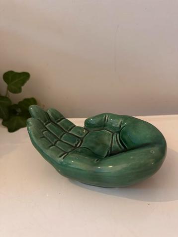 Keramieken hand schaaltje beschikbaar voor biedingen