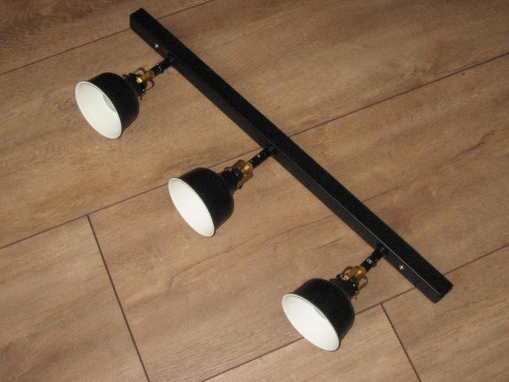 Z.G.A.N. SPOTS 3X -SPOTRAIL - MAT ZWART - INCL. NW. LAMPJES, Huis en Inrichting, Lampen | Spots, Zo goed als nieuw, Plafondspot of Wandspot