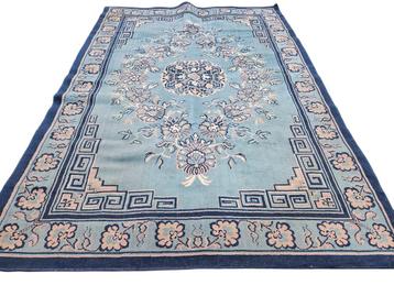 Prachtig vintage kleed 187 x 272 cm beschikbaar voor biedingen