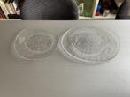 2x Kosta Boda Sweden bord vis Göran Wärff ; ø 26 & 34,5 cm, Ophalen of Verzenden