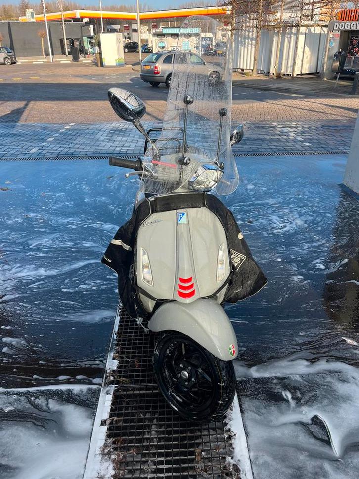 vespa sprint, Fietsen en Brommers, Scooters | Yamaha, Zo goed als nieuw, Overige modellen, Maximaal 25 km/u, Benzine, Ophalen of Verzenden