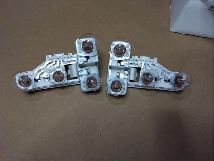 BMW E91 lamphouders li en  re achter origineel N.O.S., Auto-onderdelen, Verlichting, BMW, Nieuw, Ophalen of Verzenden