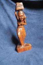 Oud Indisch beeld van oude vrouw, Verzenden