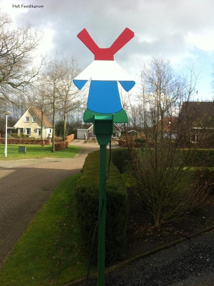 Straatversiering / feestpalen de Hollandsche Molen te huur, Hobby en Vrije tijd, Feestartikelen | Verhuur, Gebruikt, Overige, Ophalen