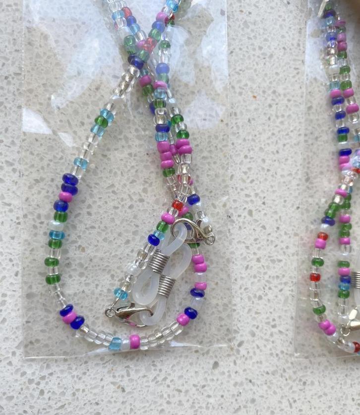 Brillenkoord, bril ketting van gekleurde glaskraaltjes, Sieraden, Tassen en Uiterlijk, Zonnebrillen en Brillen | Dames, Zo goed als nieuw