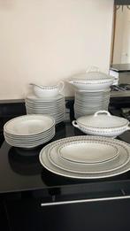 Antiek servies met paarse lavendel bloemetjes rand, Ophalen of Verzenden
