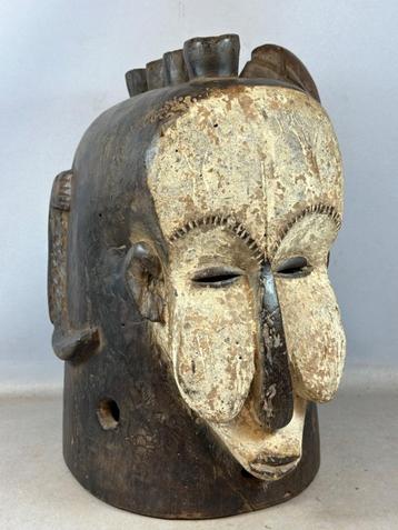 251049 Oud Afrikaans Suku helm masker uit Congo. beschikbaar voor biedingen