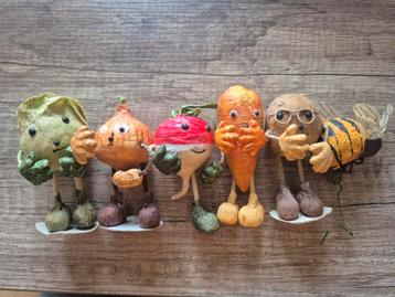 Handgemaakte groentemannetjes beschikbaar voor biedingen