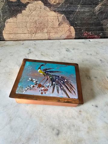 Geëmailleerd koperen doosje kraanvogel beschikbaar voor biedingen