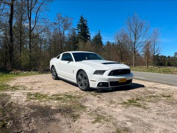Ford Mustang Coupe 2014 Wit
