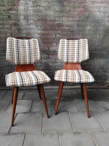 1 vintage stoel, nieuw gestoffeerd  beschikbaar voor biedingen