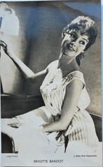 Kaart met Filmster Brigitte Bardot, Ophalen of Verzenden, Voor 1920, Sterren en Beroemdheden