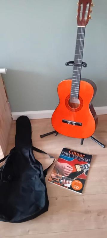 Kinder akoestische gitaar met toebehoren beschikbaar voor biedingen