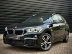 BMW X1 sDrive20i M-SPORT PANO|HUD|CAMERA|HiFi|HAAK, Auto's, BMW, 1998 cc, Euro 6, Zwart, 1455 kg