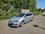 Opel astra sports tourer 1.4 turbo sport plus, Auto's, Voorwielaandrijving, Euro 5, Lederen bekleding, Zwart