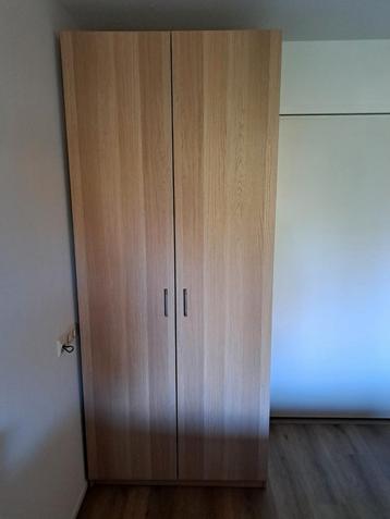 Twee IKEA kasten (236x100x60)