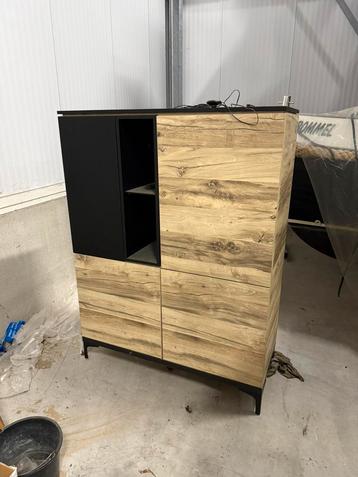 Mooie kast met verlichting