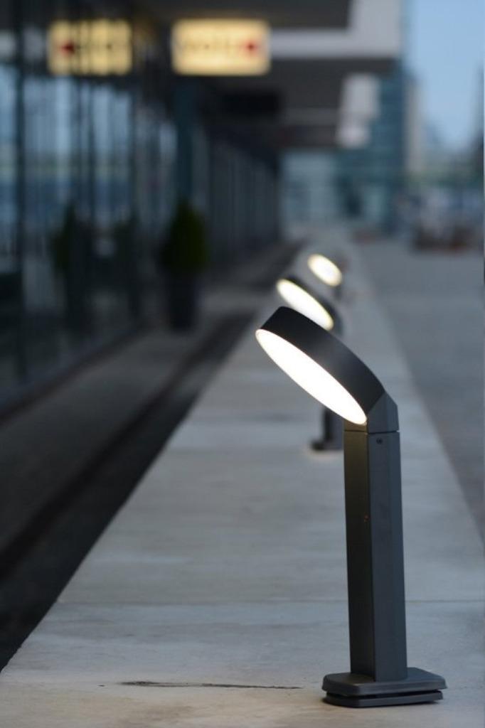 LUTEC Meridian –Staande aluminium buitenlamp LED 50% korting, Tuin en Terras, Buitenverlichting, Nieuw, Staande lamp, Aluminium