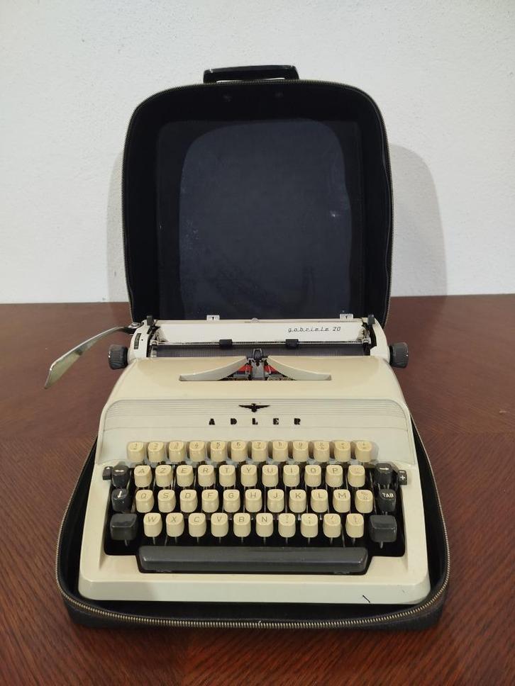 Typemachine Adler Gabriele 20 (azerty), Diversen, Typemachines, Ophalen of Verzenden