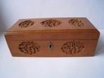 CHINA - CHINEES UITGESTOKEN KISTJE v. HOUT.  9 MEDAILLONS, Verzenden