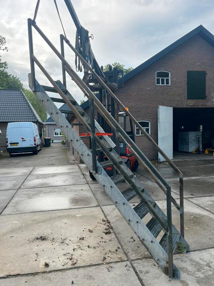 Trap antislip treden 2.48m12 tree 62 br gegalvaniseerd leun, Doe-het-zelf en Verbouw, Ladders en Trappen, Gebruikt, Trap, 2 tot 4 meter