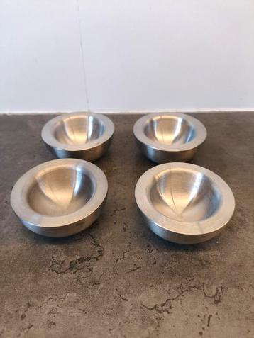 4 eierdoppen beschikbaar voor biedingen