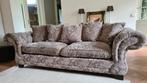 Teab Chesterfield look stoffen bank taupe 2,5 / 3 zits, Huis en Inrichting, Banken | Bankstellen, Ophalen, 250 tot 300 cm, Gebruikt