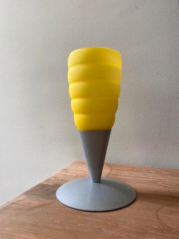 Vintage Massive Belgium space age knalgeel tafellampje beschikbaar voor biedingen