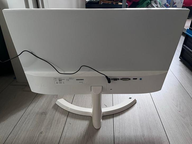 LG Monitor 24 inch full HD, Computers en Software, Monitoren, Gebruikt, 60 Hz of minder, HDMI, Gaming, Hoofdtelefoonaansluiting