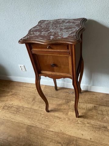 Antiek Nachtkastje met Marmeren Blad beschikbaar voor biedingen