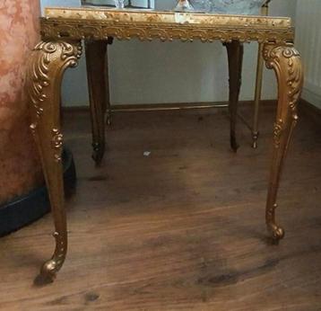 Set van 2 Marmeren Bijzettafels met Gouden Pootjes beschikbaar voor biedingen