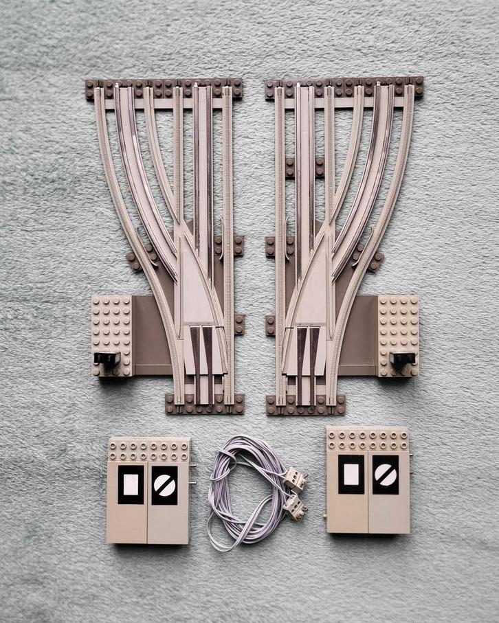 Lego trein 12 Volt grijze rails wissels links & rechts., Kinderen en Baby's, Speelgoed | Duplo en Lego, Gebruikt, Lego, Complete set