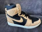 Air Jordan 1 Retro High OG “Heirloom”, Zwart, Ophalen of Verzenden, Nike Air Jordan, Sneakers of Gympen