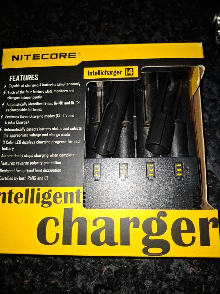 Nitecore Intellicharger i4 Batterijlader - Nieuwstaat, Audio, Tv en Foto, Accu's en Batterijen, Zo goed als nieuw, Oplaadbaar
