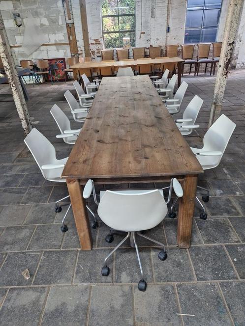 Landelijke boerentafel met 12 Kartell design draaistoelen, Huis en Inrichting, Banken | Complete zithoeken, Gebruikt, Hout, Kunststof