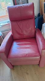 Comfortabele Relaxfauteuil rood leer. Stroef mechanische., Huis en Inrichting, Fauteuils, Ophalen, Gebruikt, 75 tot 100 cm, Modern