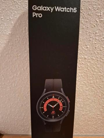 Samsung GALAXY WATCH5 PRO beschikbaar voor biedingen