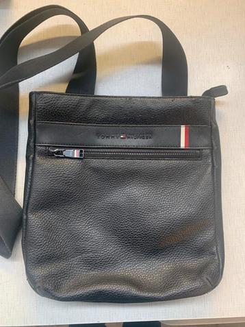 Tas vintage Tommy Hilfiger schoudertas damestas beschikbaar voor biedingen