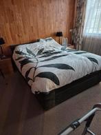 Gestofferd Ledikant met twee nachtkastjes uit de jaren 70, Huis en Inrichting, Ophalen, Tweepersoons, 140 cm, Zo goed als nieuw